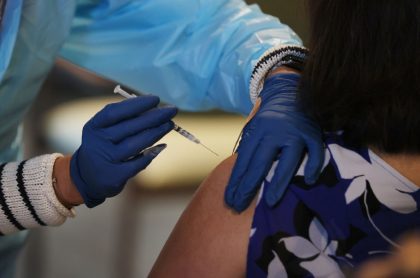 Imagen que ilustre la vacunación contra la COVID-19