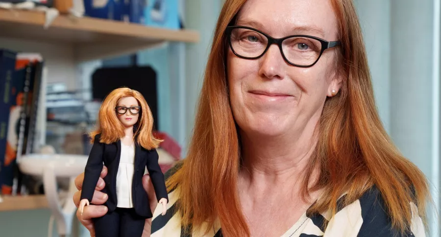 Barbie lanza muñeca en honor a creadora de vacuna