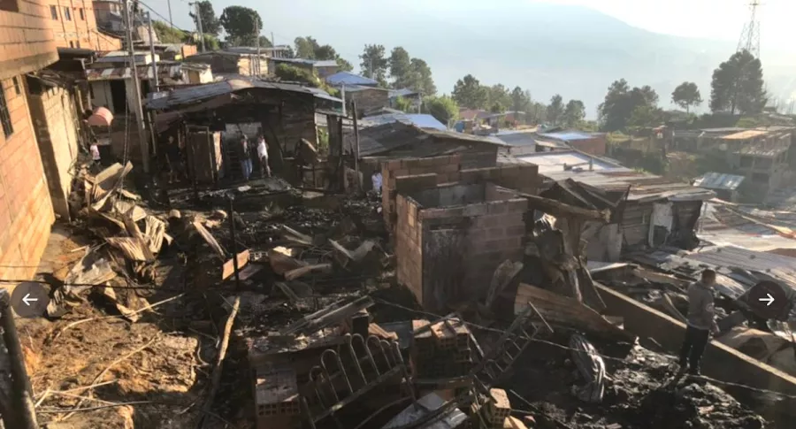 Incendio en Bello, Antioquia, destruyó al menos 12 viviendas de madera