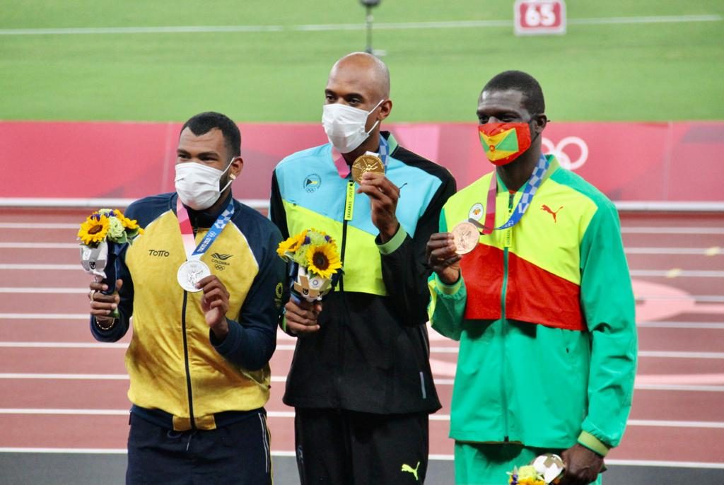 Zambrano, a la izquierda en el podio/ Comité Olímpico Colombiano