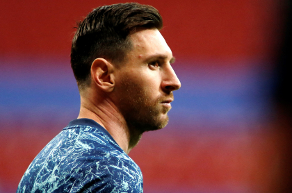 Lionel Messi cierra negociaciones con el PSG, según jeque cercano al club.