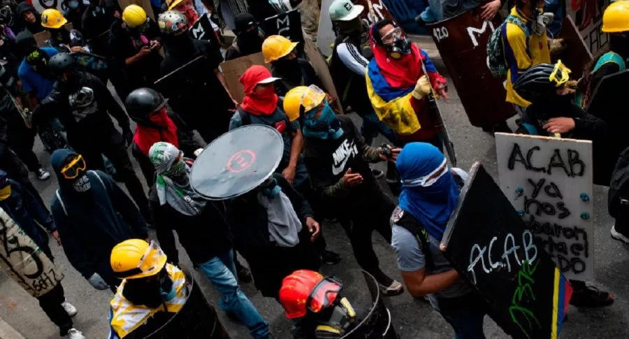 Imagen de protestas en Bogotá que ilustra nota: habitantes de Suba, cansados de bloqueos de vías