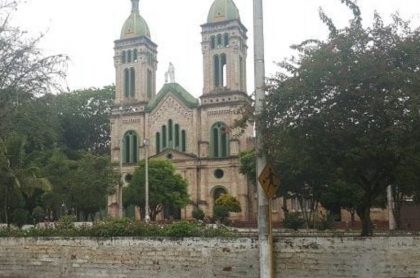Hombre golpeó con garrota a mujer durante misa en Garzón, Huila