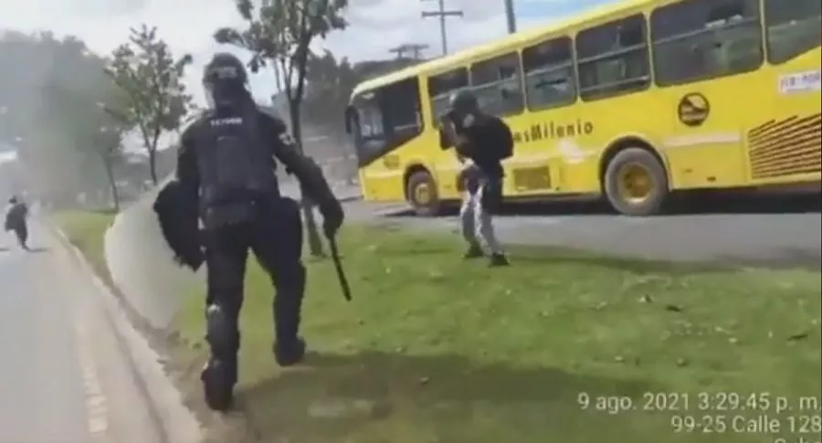 Policía desmiente que Esmad haya incendiado bus en Suba (Bogotá)