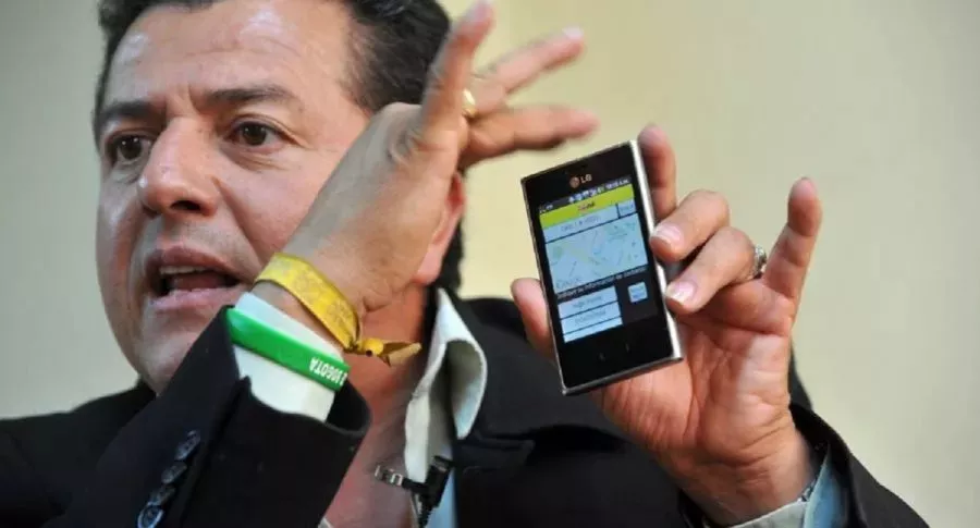 Hugo Ospina, indignado por alianza entre TaxExpress y Uber