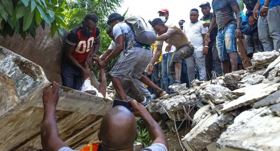 Foto de escombros en Haití, en nota de reporte de terremoto en Haití.