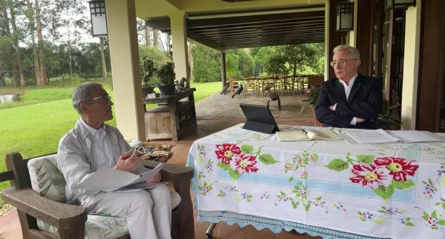 EN VIVO: Álvaro Uribe y Francisco de Roux hablan de falsos positivos