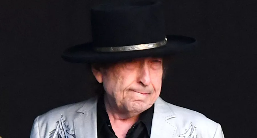 Foto de Bob Dylan, en nota de demanda en contra del cantante por abuso sexual a niña de 12 años en 1965.