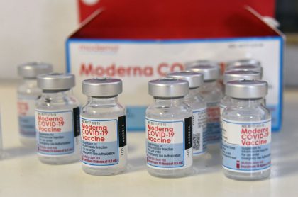 Imagen de vacuna contra COVID-19: Reino Unido aprueba vacuna de Moderna para menores