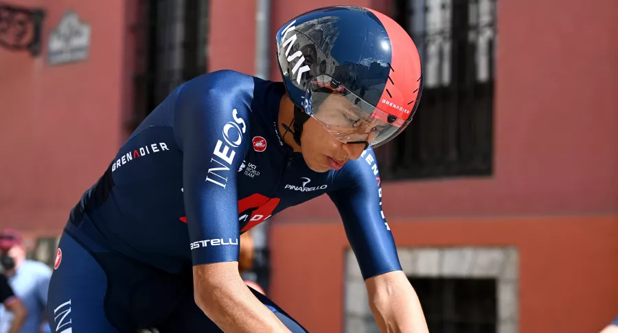 Egan Bernal muestra su buen corazón con el ganador de la etapa 4 de la Vuelta a España 2021.
