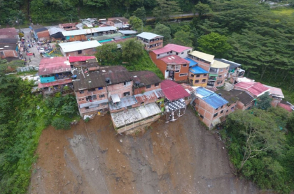 Imagen del deslizamiento y la emergencia que se registra en Guayabetal, Cundinamarca