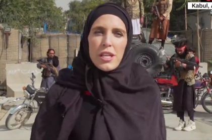 Periodista de CNN en Afganistán dice que talibanes no la obligaron a usar burka