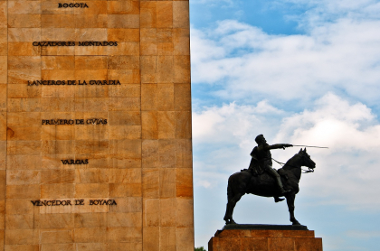 El monumento a Los Héroes en Bogotá.