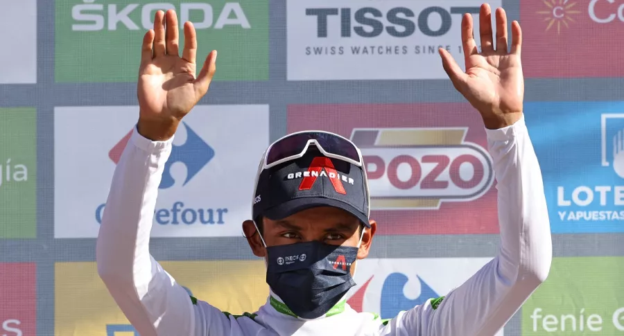 Egan Bernal sigue haciendo historia en la Vuelta a España y se convirtió en el primer pedalista que porta la camiseta de los jóvenes en las tres grandes. 