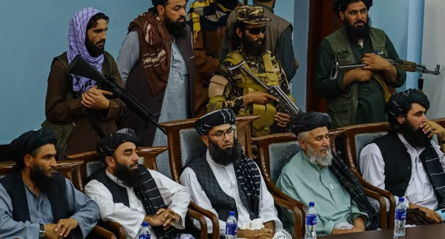 Talibanes advierten que habrá “consecuencias” si las tropas de Estados Unidos no abandonan Afganistán el 31 de agosto. 