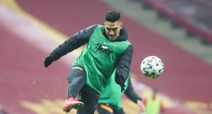 Radamel Falcao García saca pecho de golazos en entrenamiento de Galatasaray