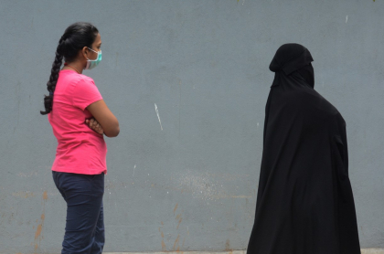 Mujer con burka en Medellín generó temor en la gente.