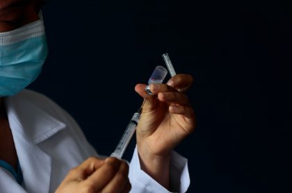 Sinovac: empresas darían vacunas a Gobierno por falta de dosis