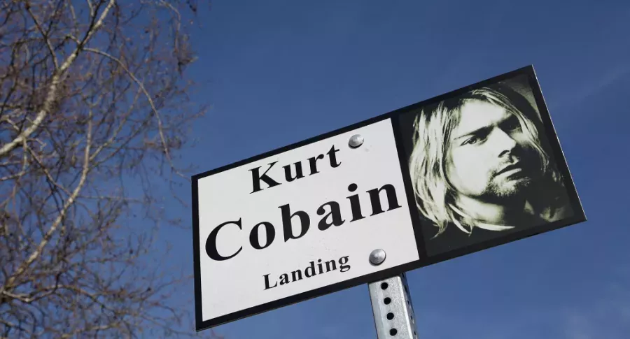 Cartel con rostro de Kurt Cobain, cantante y figura emblemática de NIrvana.