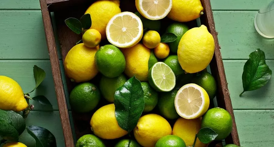 Limones verdes y amarillos, a propósito de cómo se debe cortar un limón para sacarle buen jugo vs. una naranja para ensalada, según Juan Diego Vanegas, chef de 'Día a día' de Caracol.