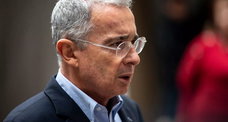 Álvaro Uribe, para nota de mensajes de Twitter en contra del presidente de la JEP, Eduardo Cifuentes
