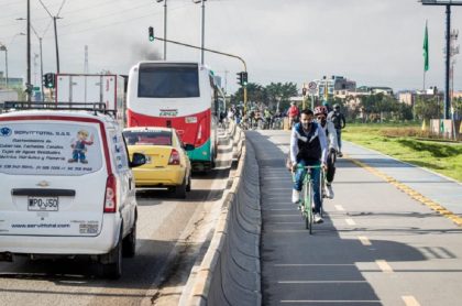 Imagen de calle 13 en Bogotá; así quedó con bicicarril nuevo a un costado