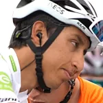 Egan Bernal le sale al paso a Miguel Ángel López en la Vuelta a España 2021. Imagen del ciclista del Ineos.