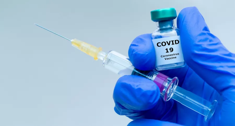 Tercera dosis combinada con otra vacuna contra coronavirus