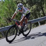 (Video) Ataque de Egan Bernal a 60 km de meta en etapa 17 de Vuelta a España