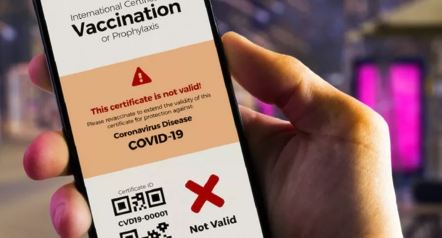 Certificado de vacunación inválido ilustra nota sobre que a los colombianos vacunados en el extranjero no se les dará el certificado QR