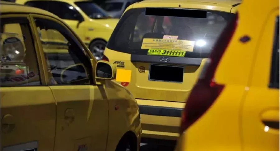 Taxista adulteran taxímetros con aplicación desde el celular (video)
