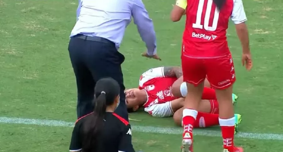 Diana Celis, novia de 'Epa Colombia', sufrió lesión en el codo en partido Santa Fe-Nacional