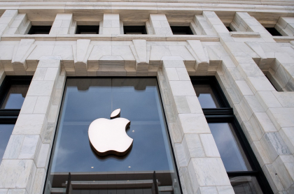 Imagen de logo de Apple ilustra artículo Apple anuncia demora para lanzar nuevas medidas contra la pornografía infantil