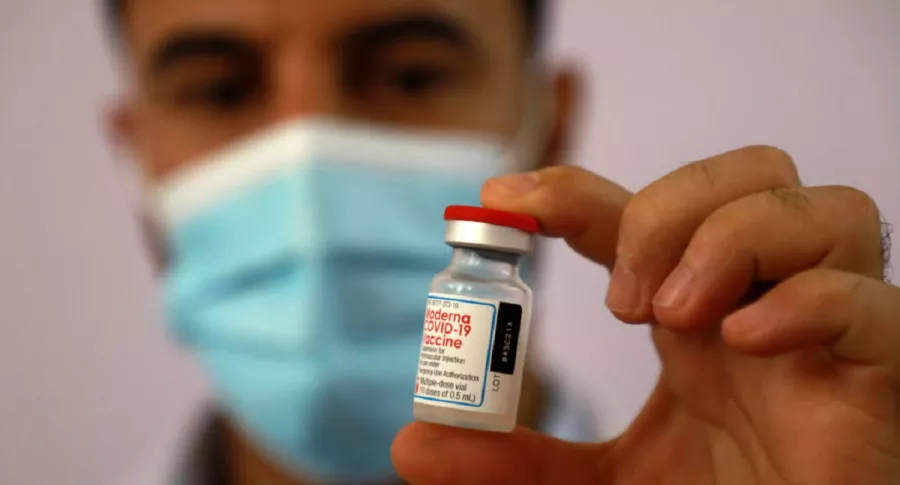 Imagen de vacuna de Moderna contra COVID-19, que ilustra nota; en Colombia, Gobierno dirá cuándo llegarán dosis