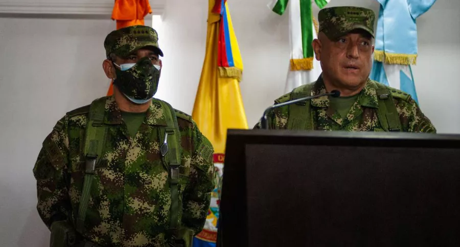 Foto de Eduardo Zapateiro y  Luis Fernando Navarro, en nota cambios en cúpula militar que habrían según Darcy Quinn.