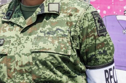 Imagen de militar que ilustra nota; en México, una mujer golpea a una militar que le negó el acceso a un baño
