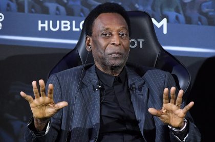 Pelé fue operado de emergencia en un centro médico de Sao Paulo (Brasil) para extirparle un tumor en el colón.