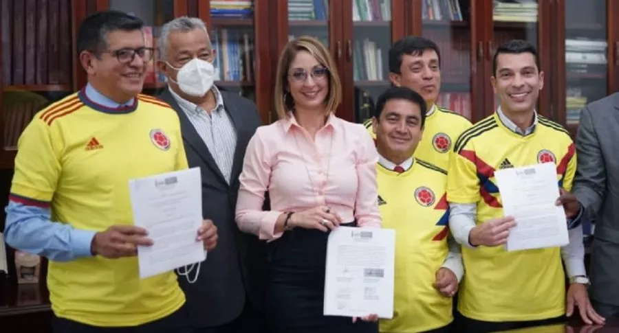 Congresistas que radicaron proyecto de ley para declarar patrimonio cultural el fútbol colombiano