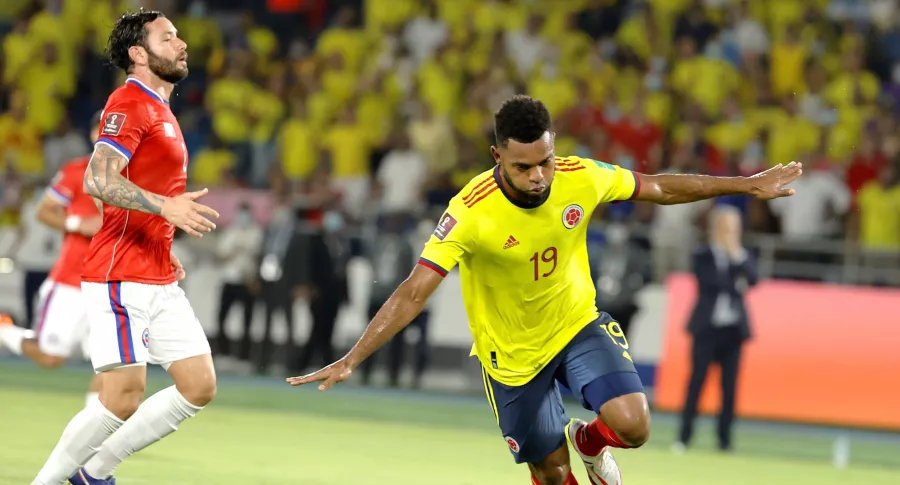 Narración chilena de goles de Colombia en partido de Eliminatoria suramericana. Imagen del partido.