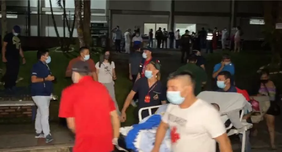 Pacientes son evacuados en Hospital Departamental de Villavicencio tras incendio.