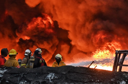 Imagen de explosión ilustra artículo Explosiones causan incendio en plata de Ecopetrol