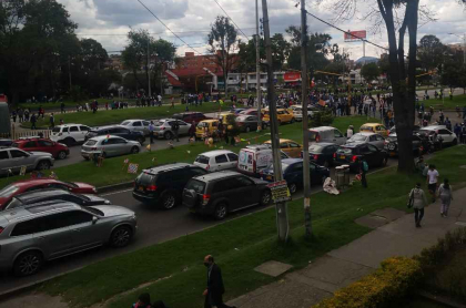 Foto de la Autopista Norte con calle 82 de Bogotá, en nota de trancón en esa zona por protesta de recicladores.