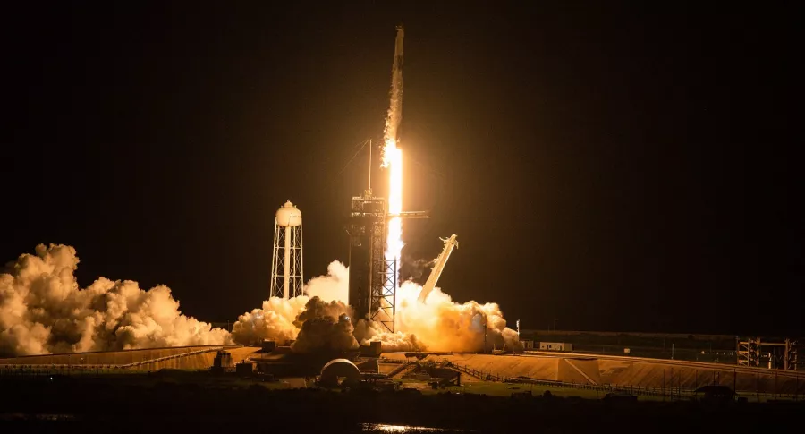 Despegó nave de SpaceX con los primeros turistas espaciales