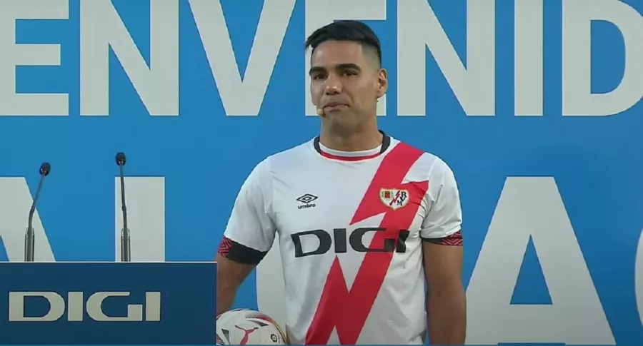 Radamel Falcao García presentado en el Rayo Vallecano y confirmando que homenajeará a su papá con el número de su camiseta