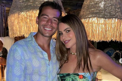 Manolo González Vergara junto a su mamá la actriz Sofía Vergara