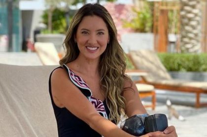 Daniella Álvarez, que está saliendo con Daniel Arenas, recibió emotiva sorpresa y le dedicaron una canción de Carlos Vives.
