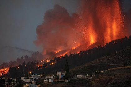 Video de la erupción del volcán Cumbre Vieja, ubicado en el archipiélago de Canarias (España); destruyó cientos de casas.