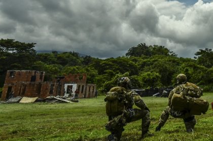 5 muertos y 3 heridos en ataque con explosivos a camión del Ejército