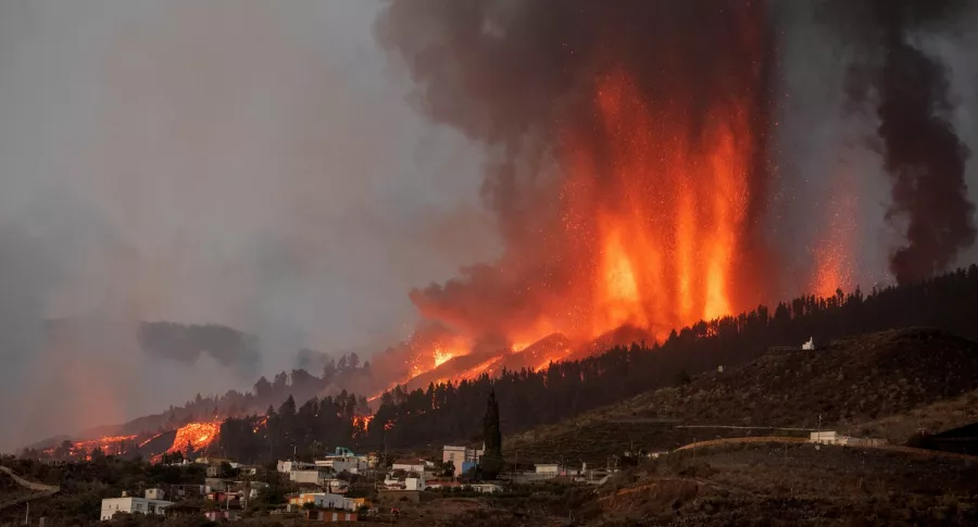 Videos: daños por erupción y lava de volcán en isla La Palma de España