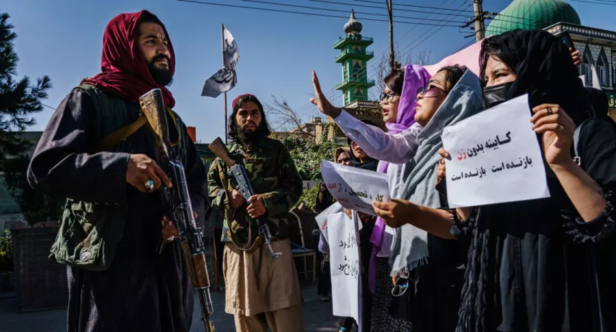 Talibán en Kabul, a propósito de líder talibán que advierte regreso de amputación de manos y ejecuciones